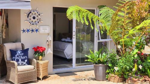 Hostal Amelia's By The Sea