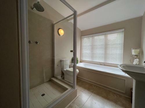 Hostal Westbank Manor