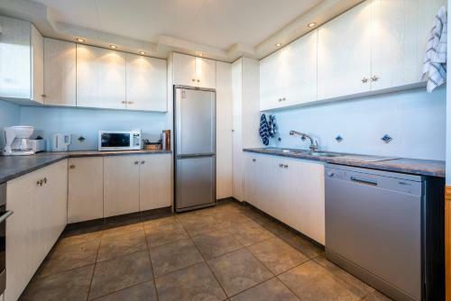 Beach House - Stunning Sea Views - Beach 3 Min Walk