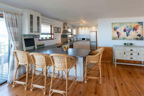 Beach House - Stunning Sea Views - Beach 3 Min Walk