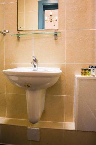 Hostal New Town Guest House (adults Only)