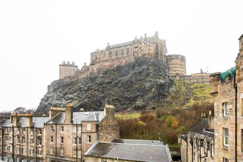 Altido Old Town Two Bedroom Apartment With Castle Views