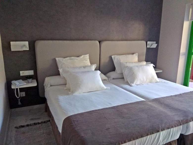 Holiday World Riwo Hotel