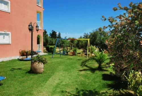Amoudi Studios Apartments Hotel