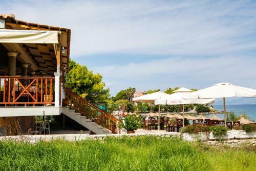 Amoudi Studios Apartments Hotel