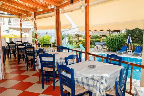 Amoudi Studios Apartments Hotel