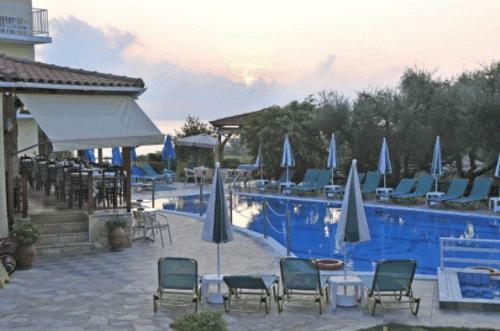 Amoudi Studios Apartments Hotel