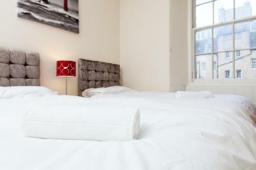 Cozy Apartment Beside Edinburgh Castle!!!