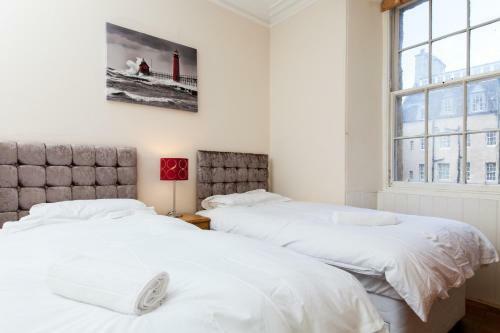 Cozy Apartment Beside Edinburgh Castle!!!