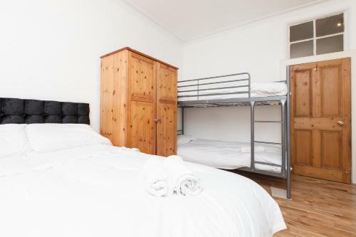 Cozy Apartment Beside Edinburgh Castle!!!