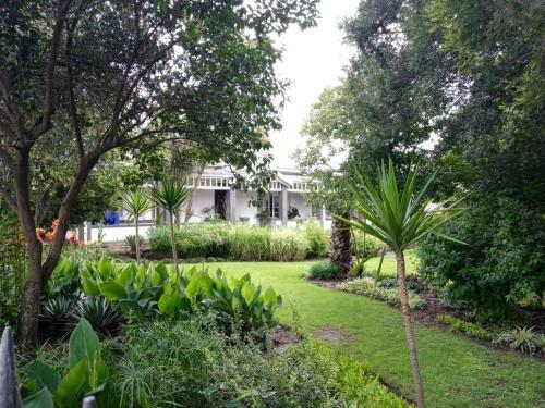 Hostal Golden Elephant Guest House
