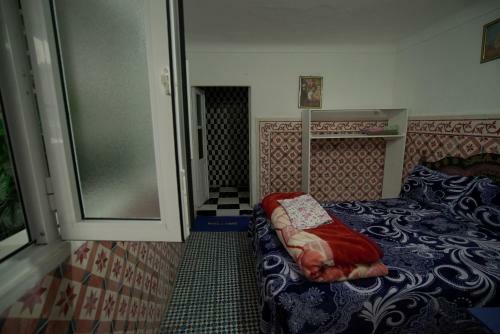 Albergue White And Blue