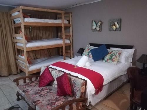 Hostal Harties Double Bed Studio - Garden View Hartbeespoort Dam