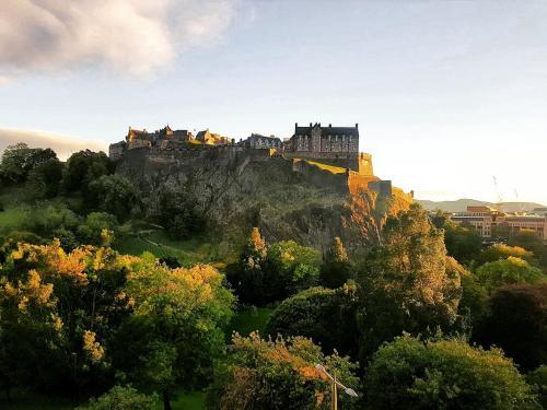 Bed & Breakfast Edinburgh's Dean Village River View Retreat