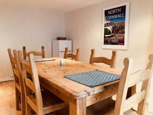 Large Central Falmouth Apartment With Views And Parking