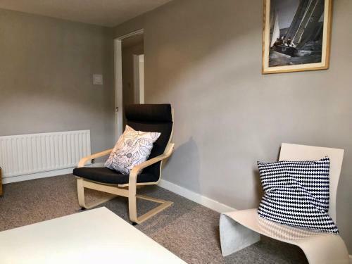 Large Central Falmouth Apartment With Views And Parking