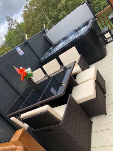 Moonlight Ridge - Luxury Lodge With Hot Tub