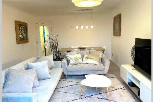 3 Bed Modern Design House Near Beach And Arundel