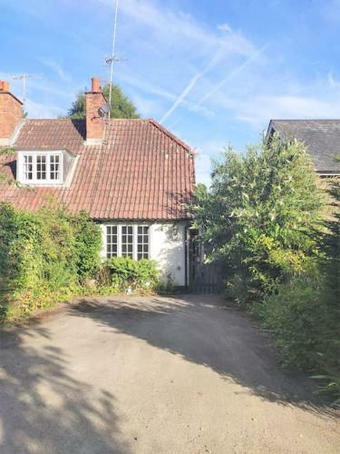 Eastwood Cottage - Forest Row
