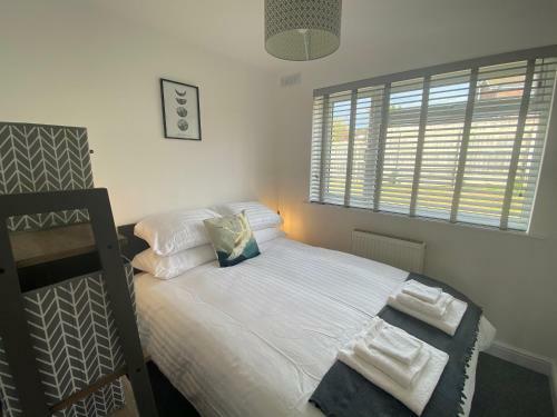 Bay - Brambles Chine, Colwell Bay Newly Refurbished
