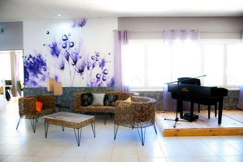Hotel H�tel Les Lavandins