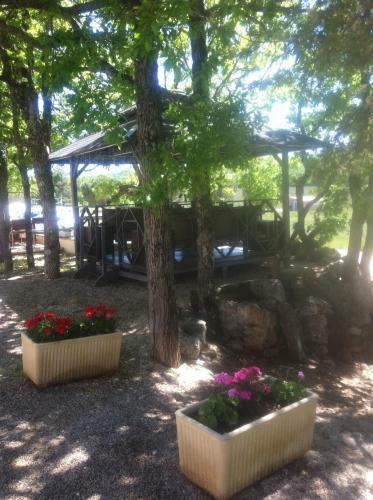 Hotel H�tel Les Lavandins