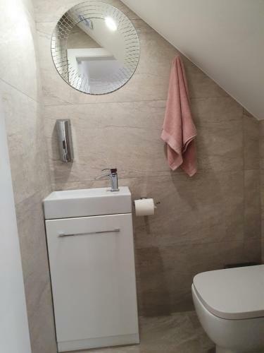 Apartamento Glasgow Comfortable And Modern 3 Bedroom Mid Terraced Villa