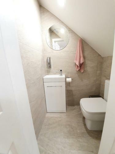 Apartamento Glasgow Comfortable And Modern 3 Bedroom Mid Terraced Villa