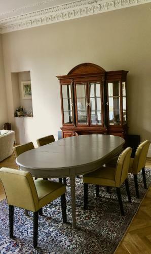Luxurious 3-bed Apartment In Conservation Area