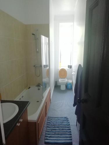 Apartamento Spacious Flat With Double Room, 20min Walk/5min Cycle From Cop26