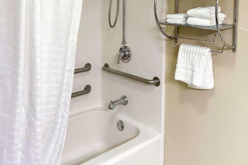 Hotel Comfort Suites Coraopolis