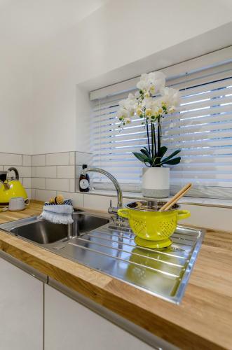 6 Bedroom Spacious Holiday Home