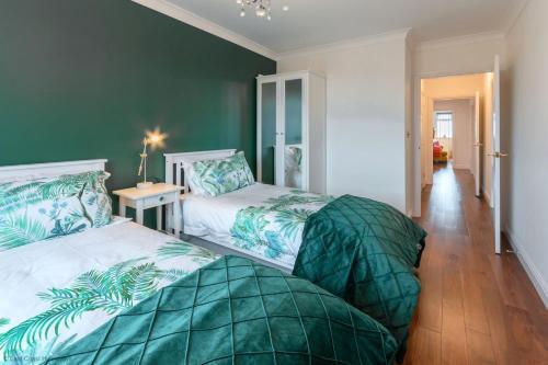 New Luxury 2 Bed Apartment With Sea Views