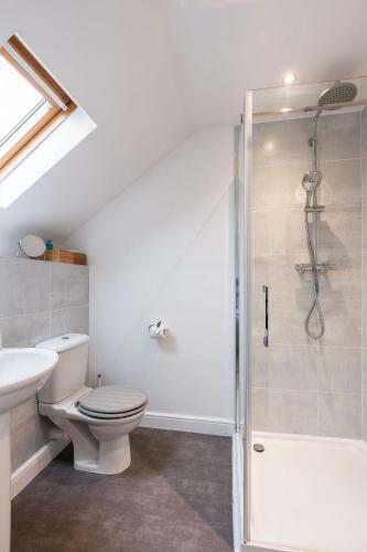 Deluxe, Modern, Spacious Home Away From Home
