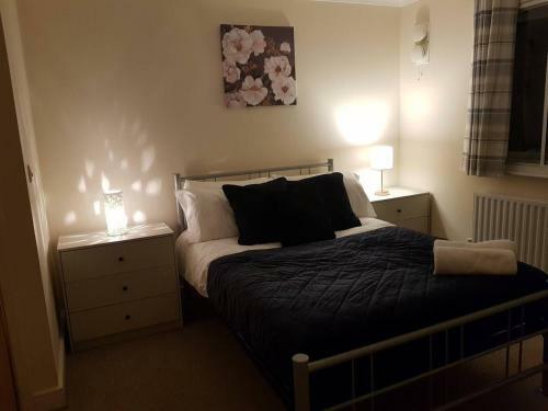 Charming 2- Bed Apartment With Free Parking