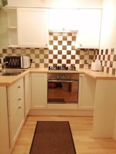 Newly Refurbished Entire House In Hatfield