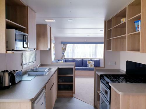 The Abi Joseph @combe Haven