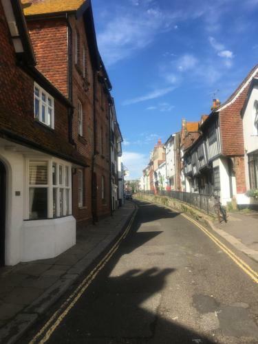 The Cottage With Free Parking