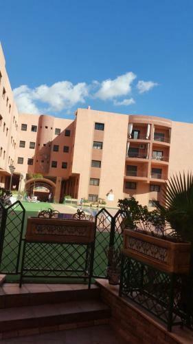 Mouzdalifa Apartment In City Center
