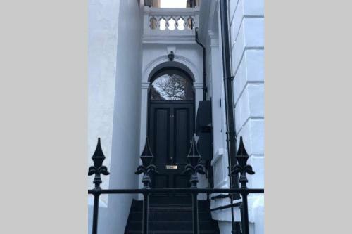 Seaside Escape - Gorgeous 2 Bed Apartment In St-leonards-on-sea