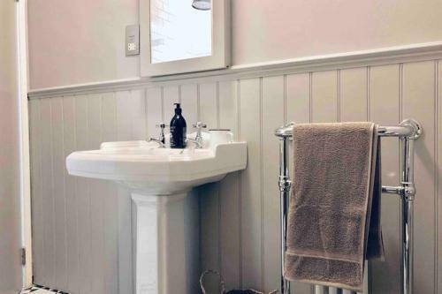 Seaside Escape - Gorgeous 2 Bed Apartment In St-leonards-on-sea