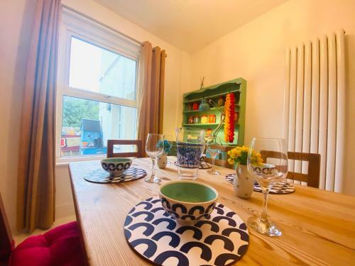Lovely Seaside Town House With Private Parking