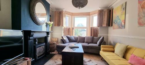 Stunning 5 Bed Townhouse, 5 Mins From The Sea