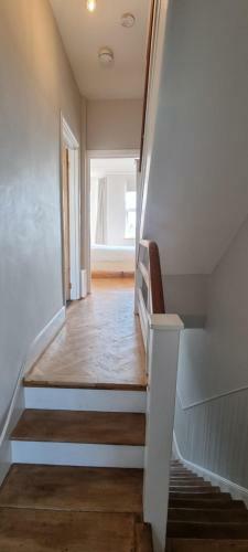 Stunning 5 Bed Townhouse, 5 Mins From The Sea