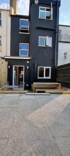 Stunning 5 Bed Townhouse, 5 Mins From The Sea
