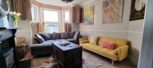 Stunning 5 Bed Townhouse, 5 Mins From The Sea