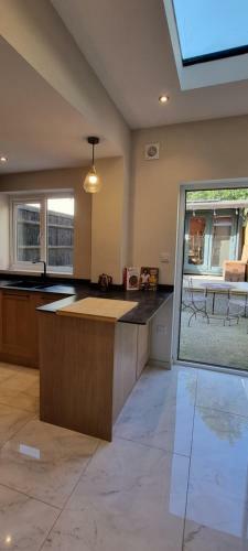 Stunning 5 Bed Townhouse, 5 Mins From The Sea