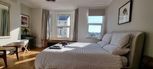 Stunning 5 Bed Townhouse, 5 Mins From The Sea