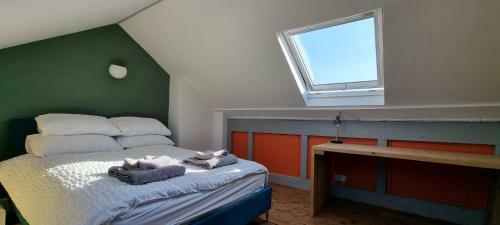 Stunning 5 Bed Townhouse, 5 Mins From The Sea