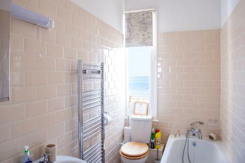 Seagulls Nest Beachfront Apartment With 3 Bedrooms